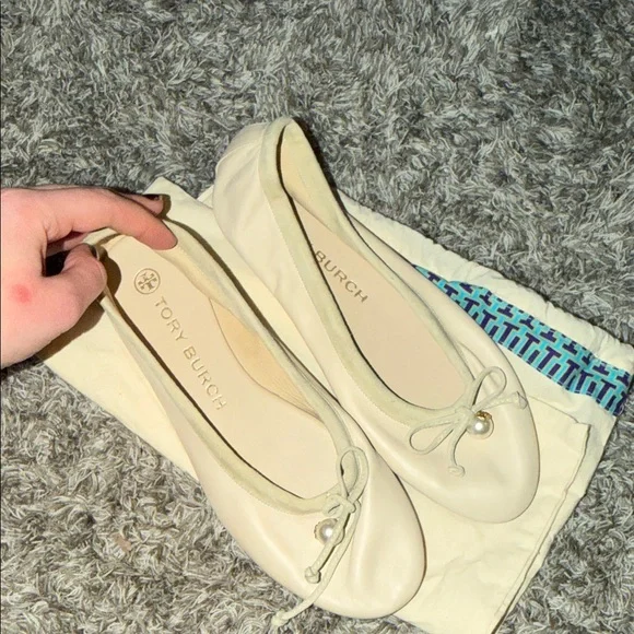 Tory Burch Cream Leather Ballet Flats with Bow & Pearl - Picture 1 of 4